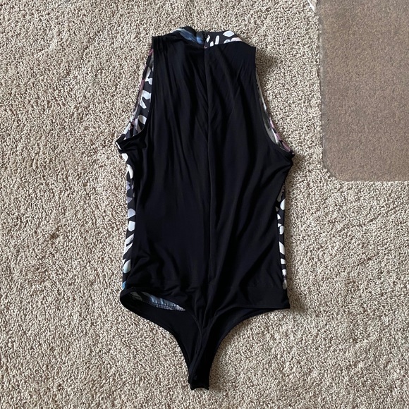 Bebe Mock Neck Print Keyhole Bodysuit - Picture 3 of 7